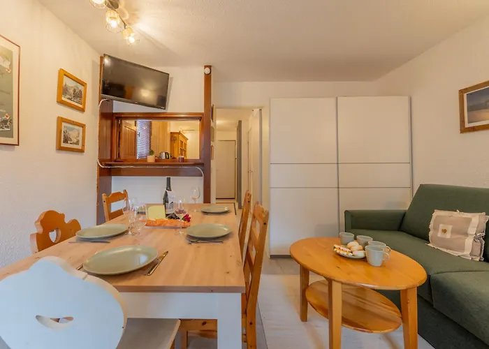 Chamonix Sud Jonquilles 001 - Happy Rentals