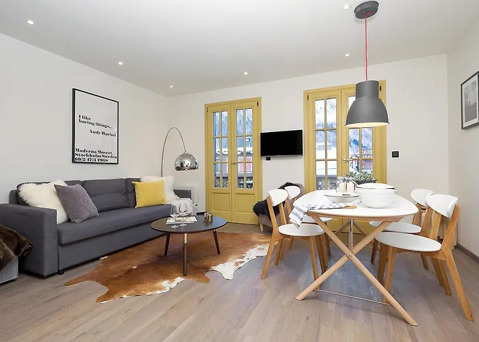 Chalet Suisse - Alpes Travel - Central Chamonix - Sleeps 4