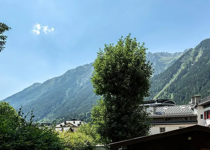 Villa Loppe - Chamonix Mountain Four-Bedroom Hidden Gem