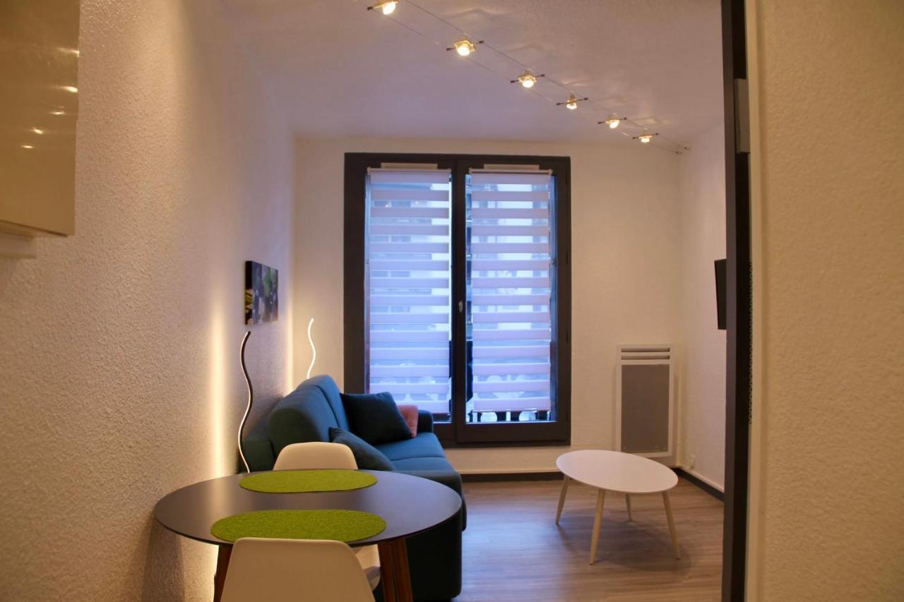 Modern Proche Centre *