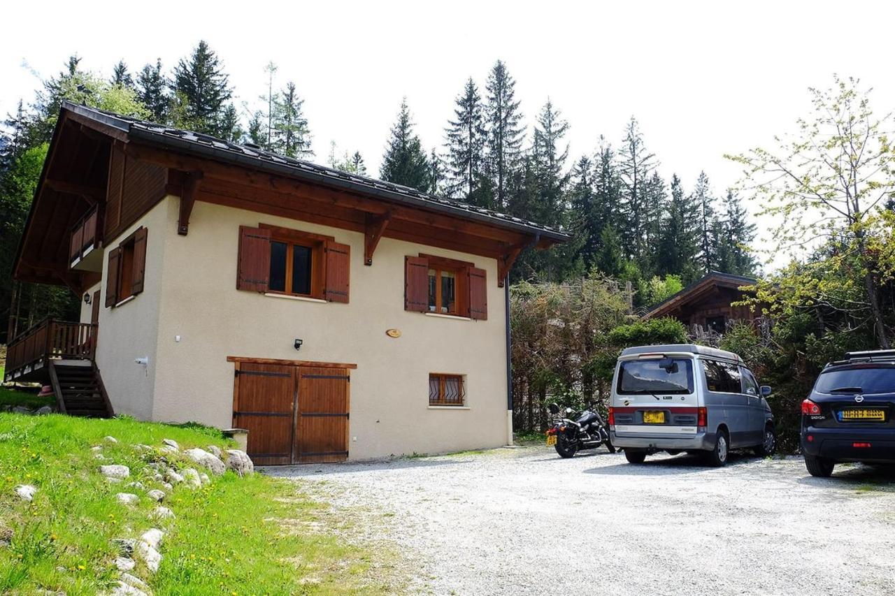 Large Chalet, Sleeps 12, 200m2, 5 Bedroom, 4 Bathroom, Garden, Jacuzzi, Sauna Chalet *