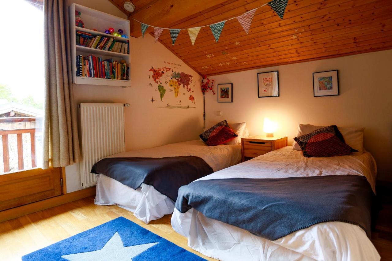 Chalet Large Chalet, Sleeps 12, 200m2, 5 Bedroom, 4 Bathroom, Garden, Jacuzzi, Sauna *