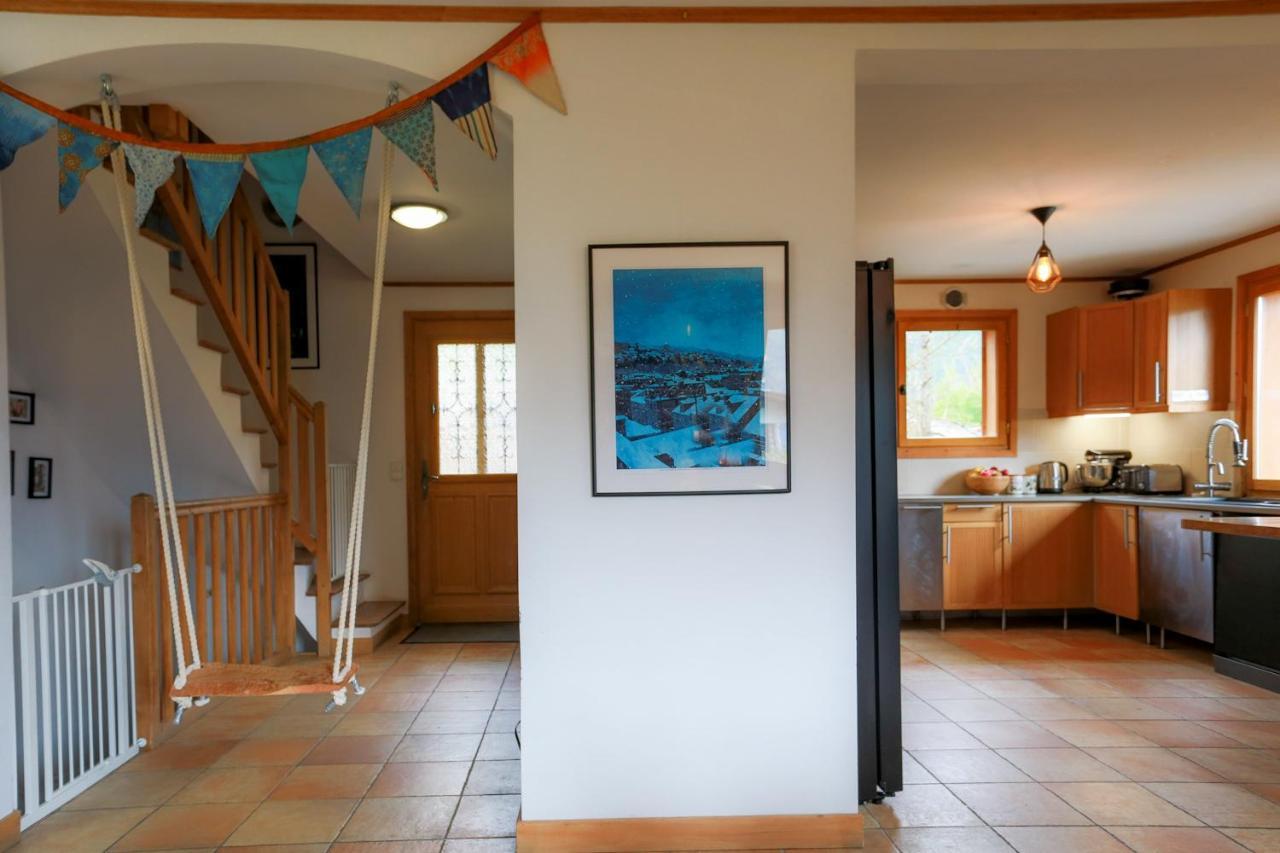 Large Chalet, Sleeps 12, 200m2, 5 Bedroom, 4 Bathroom, Garden, Jacuzzi, Sauna Chalet