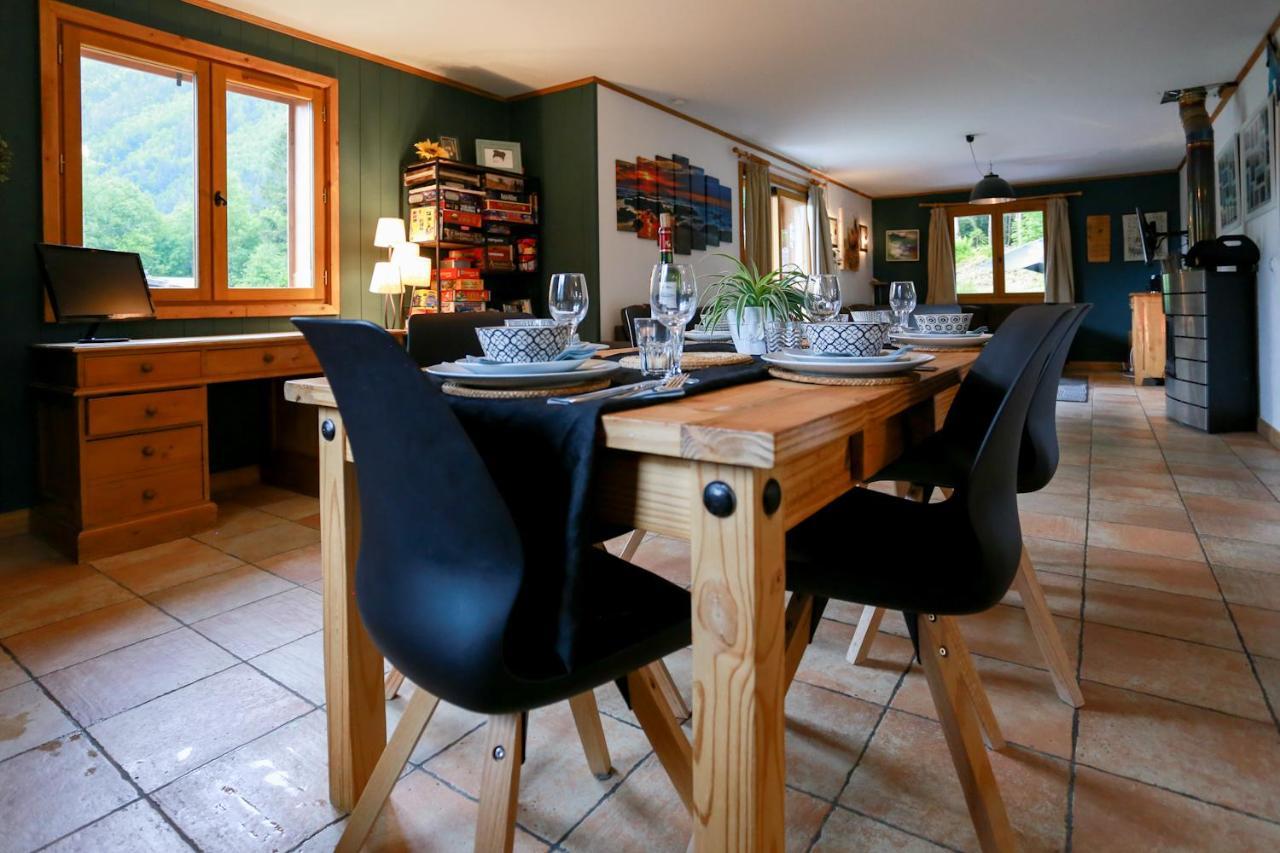 Chalet Large Chalet, Sleeps 12, 200m2, 5 Bedroom, 4 Bathroom, Garden, Jacuzzi, Sauna Chamonix