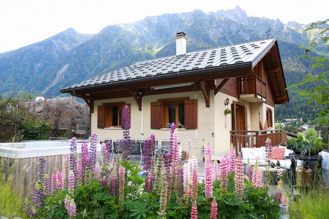 Large Chalet, Sleeps 12, 200m2, 5 Bedroom, 4 Bathroom, Garden, Jacuzzi, Sauna