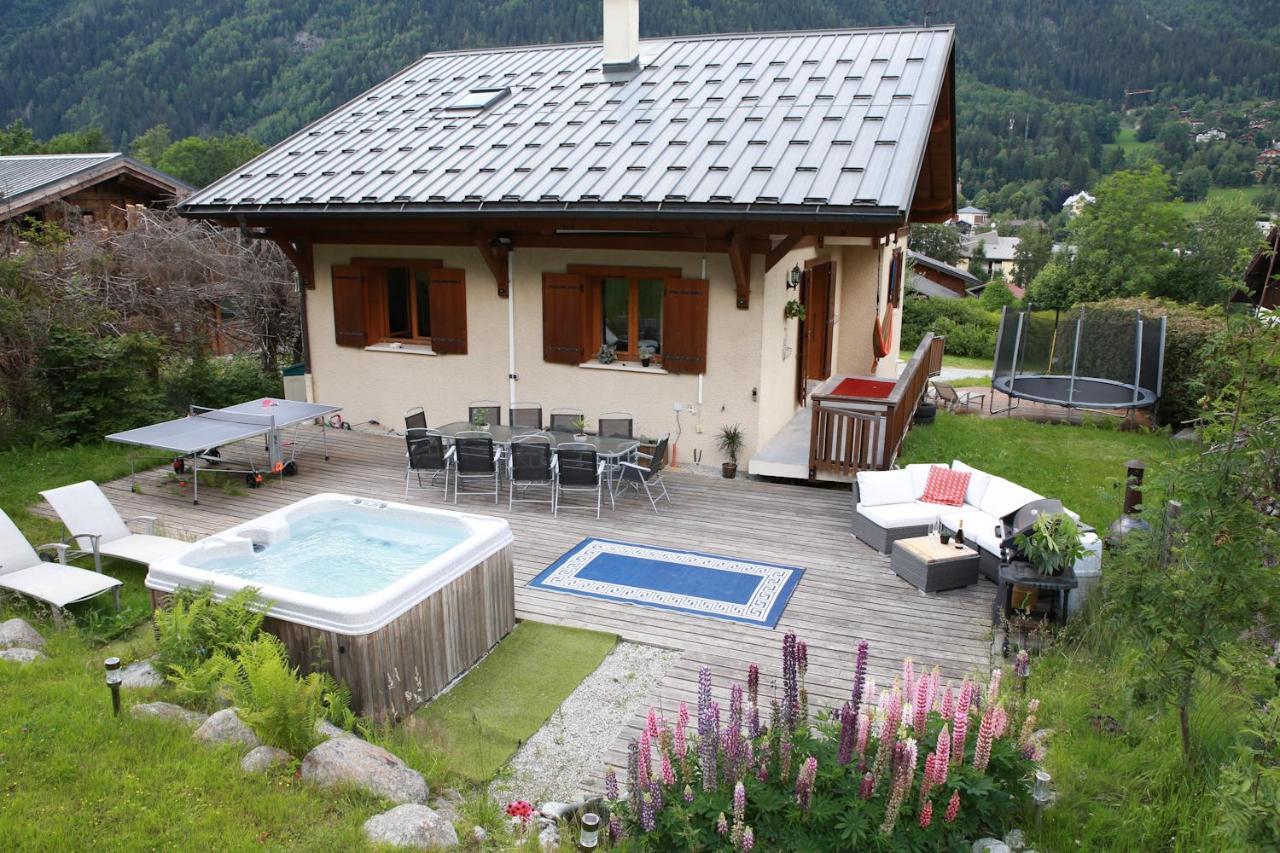 Large Chalet, Sleeps 12, 200m2, 5 Bedroom, 4 Bathroom, Garden, Jacuzzi, Sauna * Chamonix