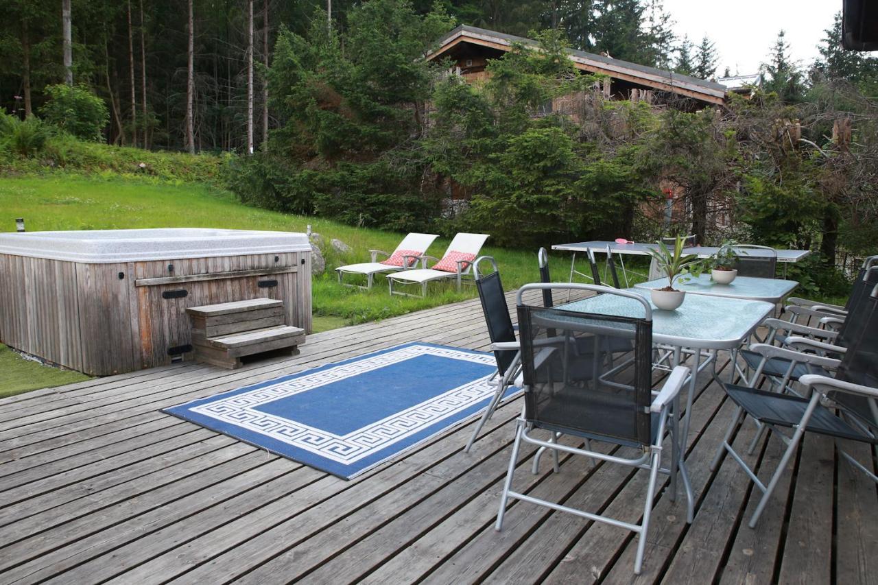 Chalet Large Chalet, Sleeps 12, 200m2, 5 Bedroom, 4 Bathroom, Garden, Jacuzzi, Sauna
