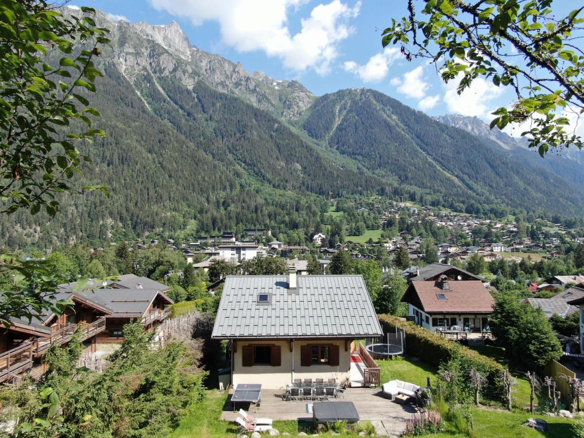 Large Chalet, Sleeps 12, 200m2, 5 Bedroom, 4 Bathroom, Garden, Jacuzzi, Sauna Chalet Chamonix