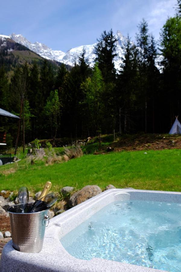 Chalet Large Chalet, Sleeps 12, 200m2, 5 Bedroom, 4 Bathroom, Garden, Jacuzzi, Sauna *
