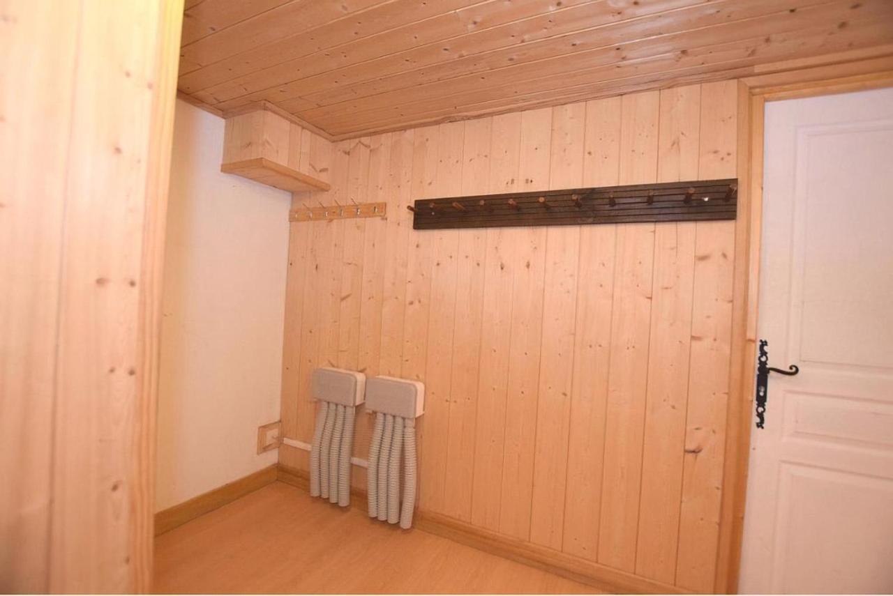 Large Chalet, Sleeps 12, 200m2, 5 Bedroom, 4 Bathroom, Garden, Jacuzzi, Sauna *