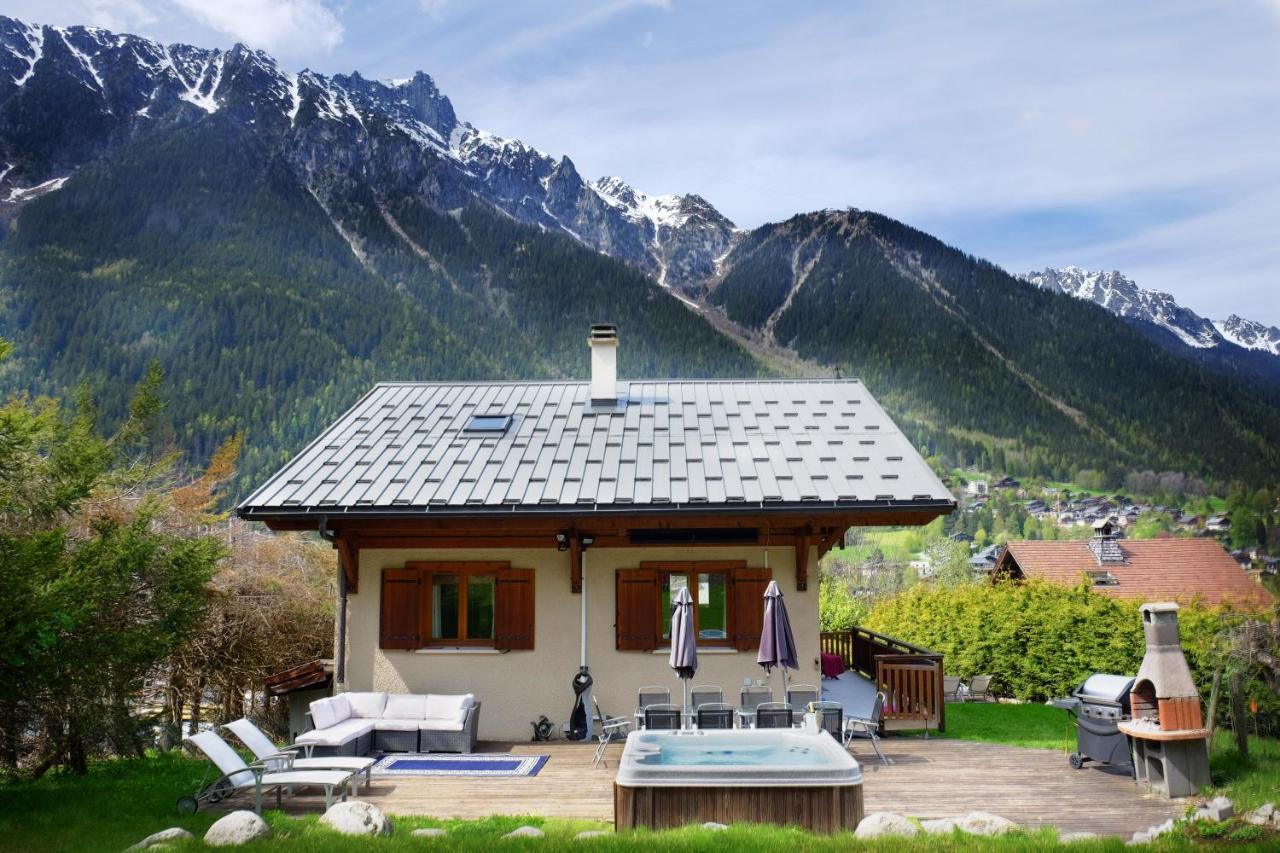 Large Chalet, Sleeps 12, 200m2, 5 Bedroom, 4 Bathroom, Garden, Jacuzzi, Sauna