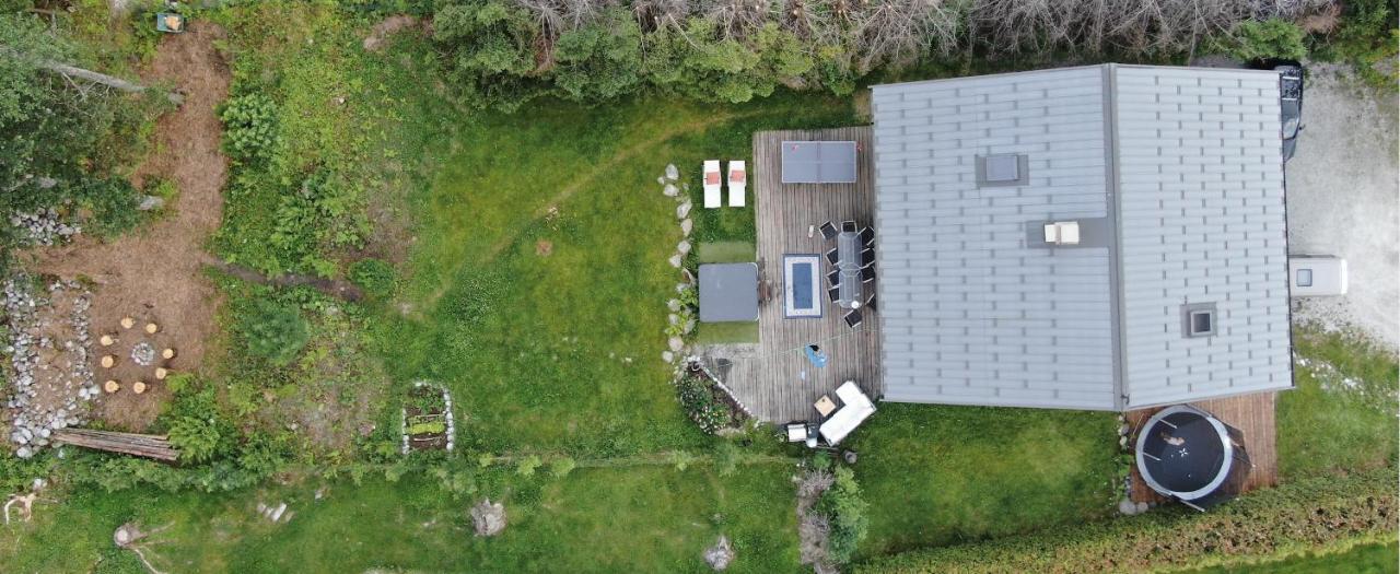 Chalet Large Chalet, Sleeps 12, 200m2, 5 Bedroom, 4 Bathroom, Garden, Jacuzzi, Sauna *
