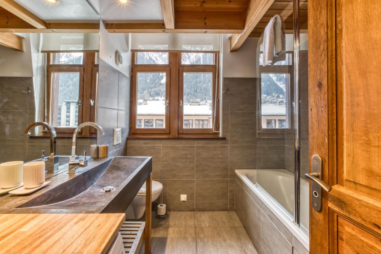 2 - Charming 2 Bedroom Haven In Apartment *
