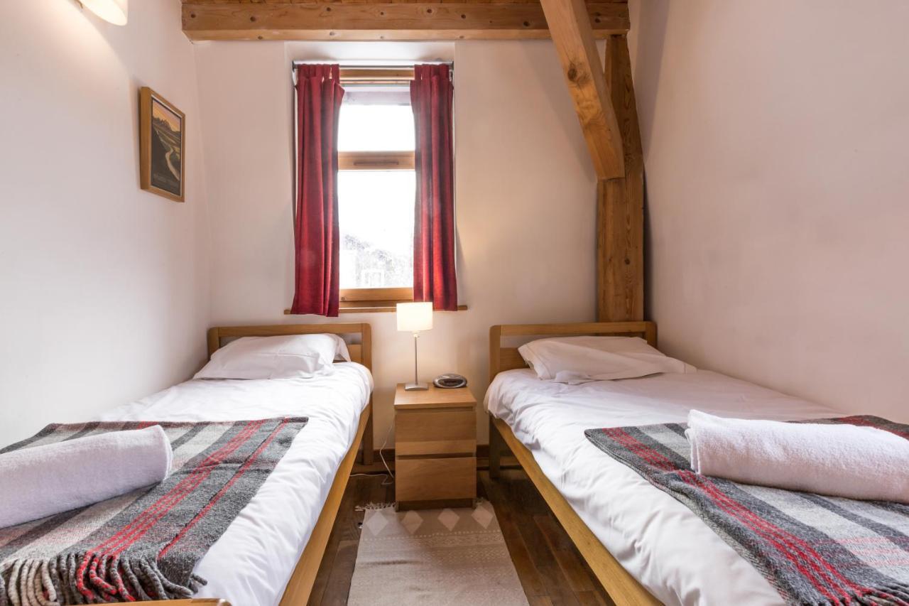 2 - Charming 2 Bedroom Haven In Apartment