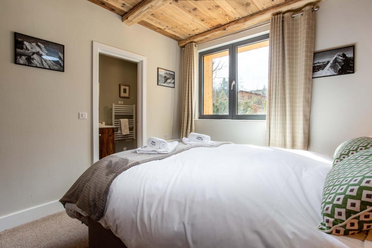 Des Amis- Year Apartment