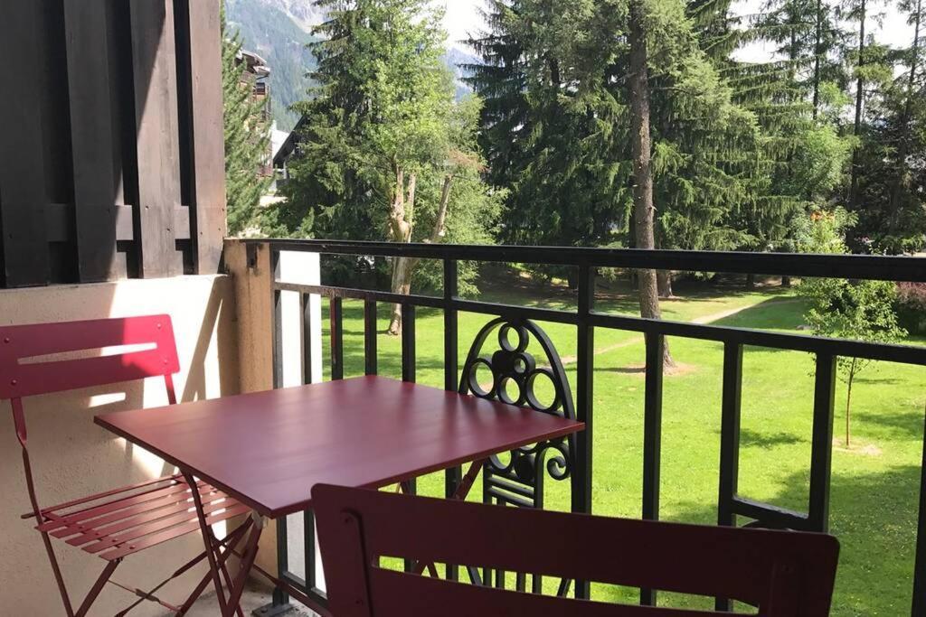 Au Coeur De Chamonix, Un Ecrin De Verdure Apartment
