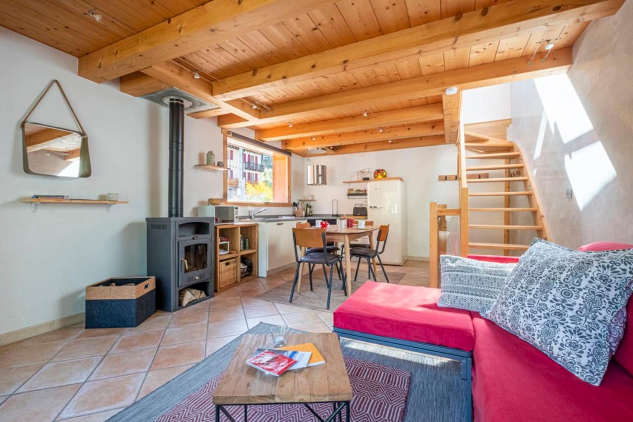 Chalet Superb Chalet With Balcony In Chamonix