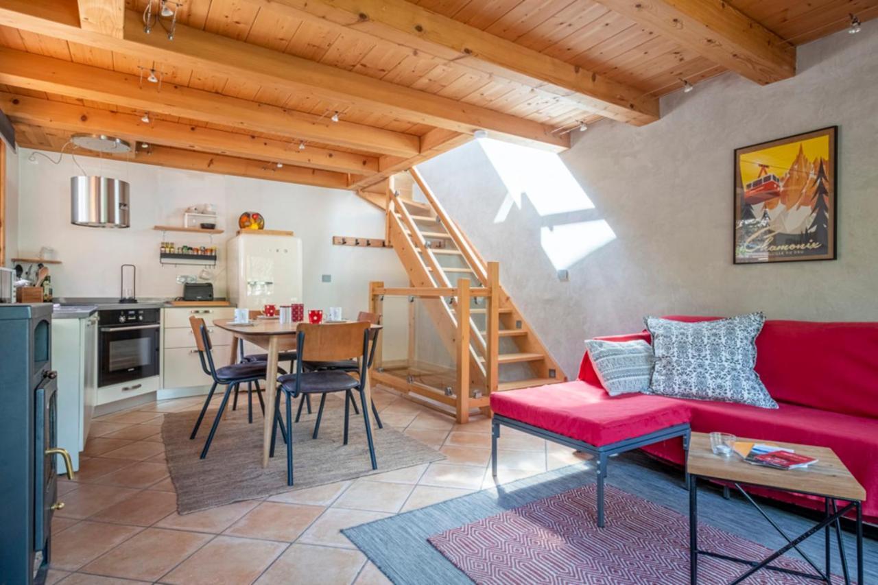 Chalet Superb Chalet With Balcony In