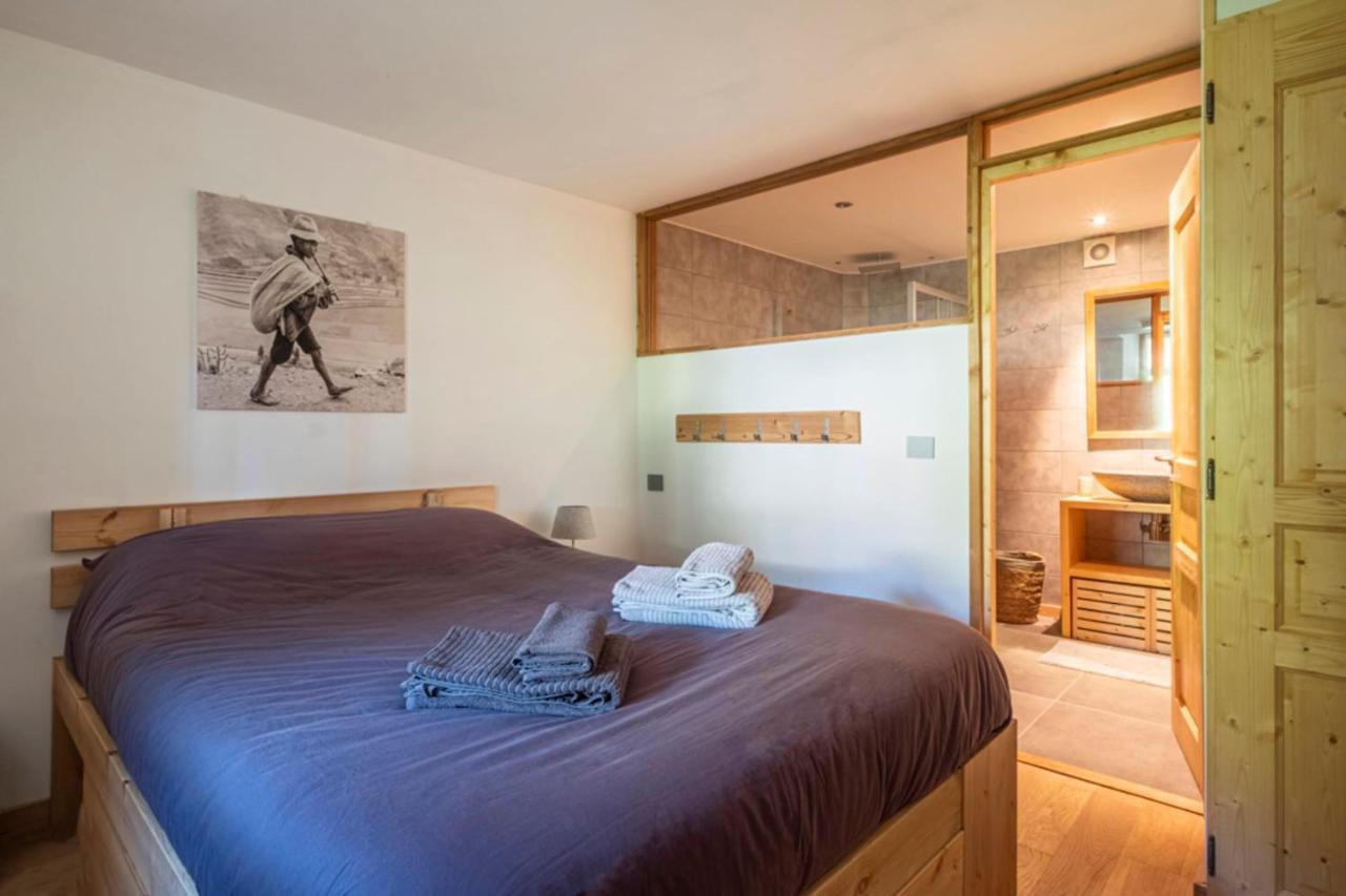 Chalet Superb Chalet With Balcony In