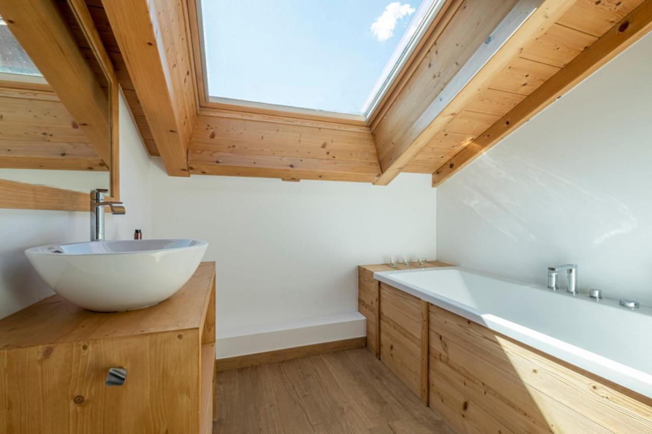 Superb Chalet With Balcony In Chalet