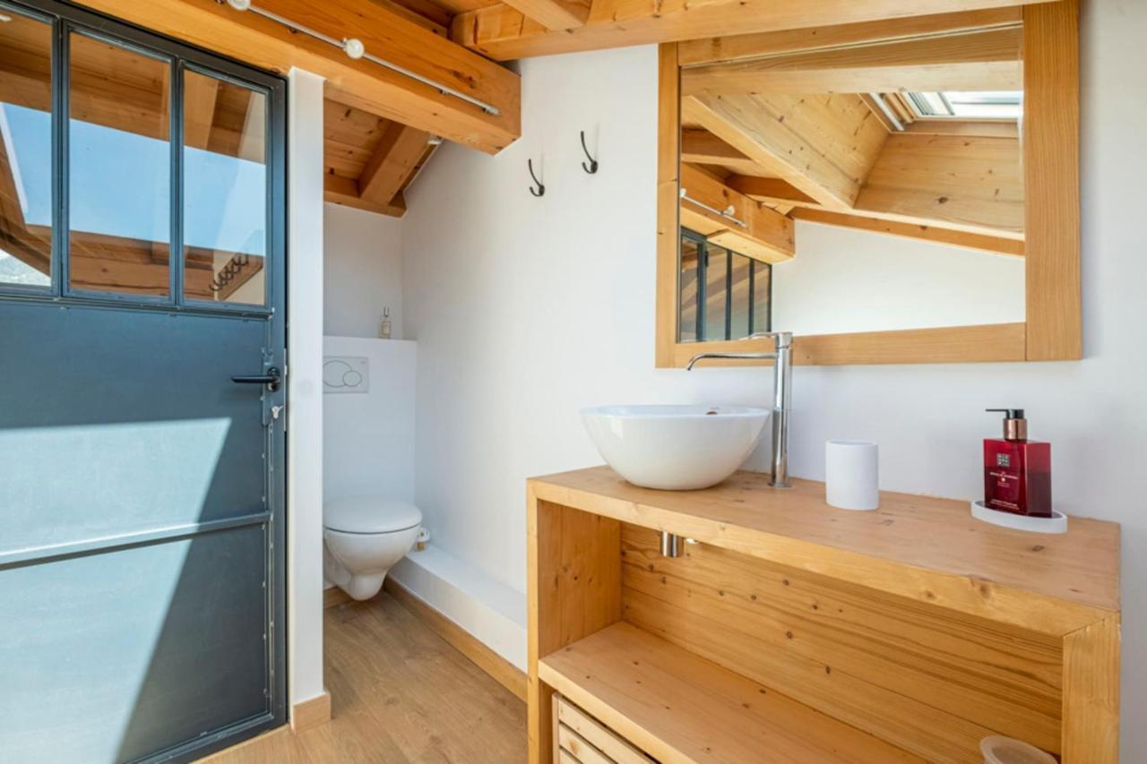 Chalet Superb Chalet With Balcony In