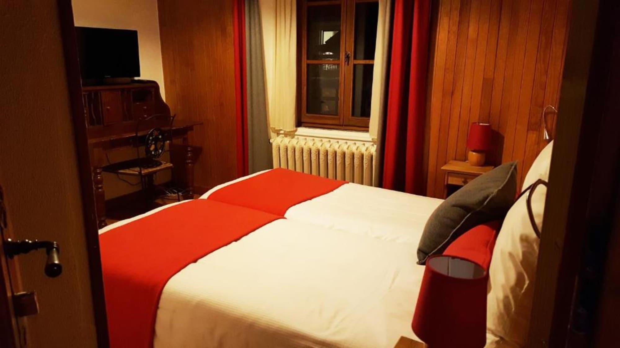 Du Clocher Hotel