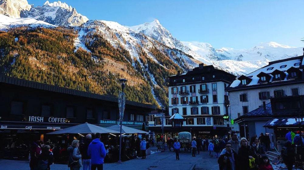 Du Clocher Hotel 3*