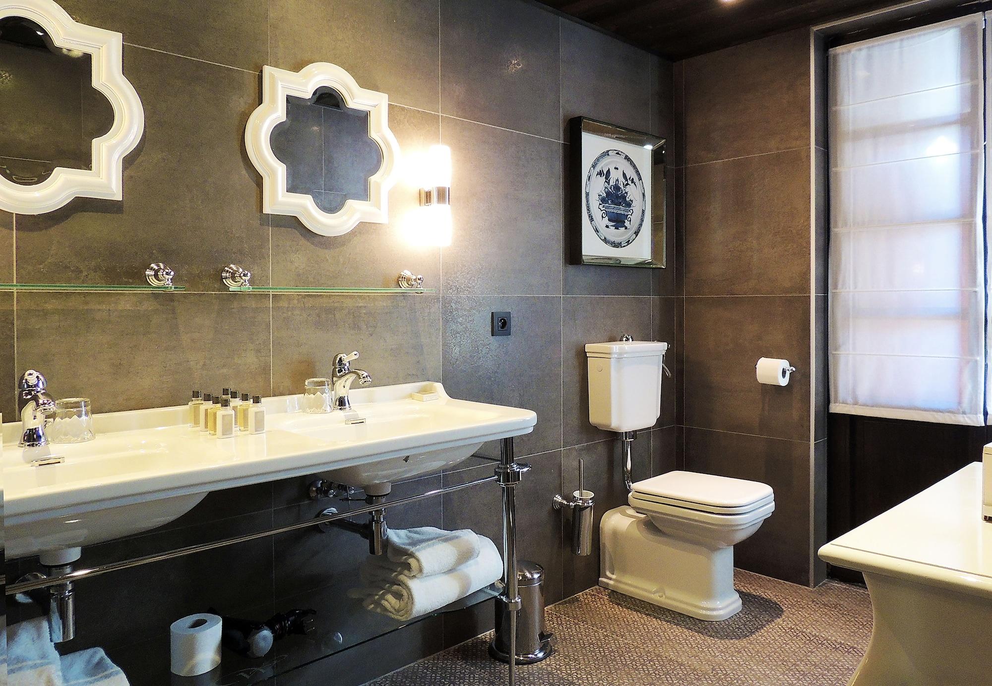 Le Castel Hotel