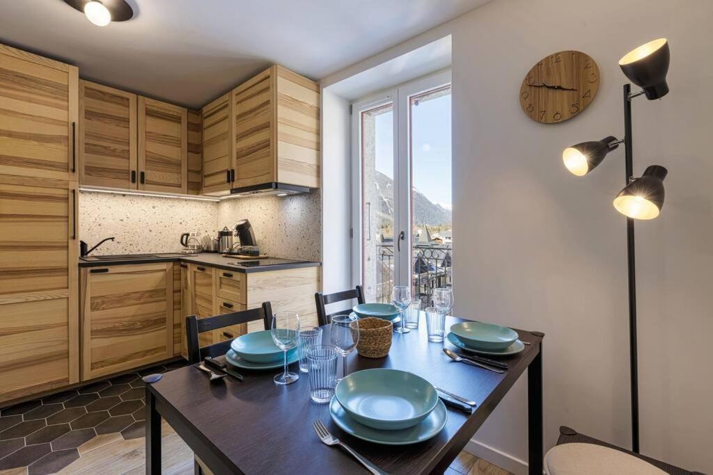 Epicia - Chic 2br In Center, Next To Train Station - By Cozee Chamonix