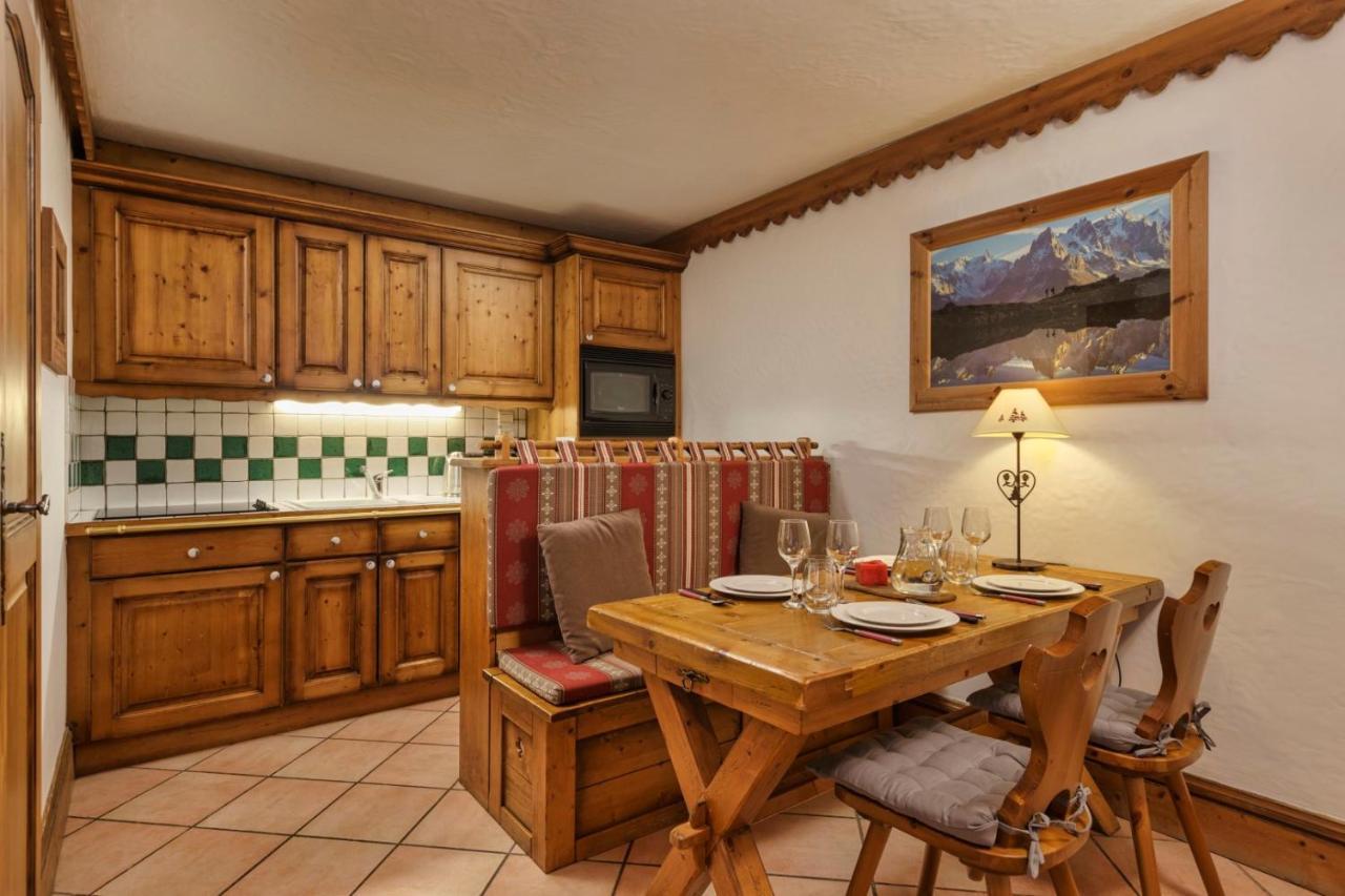 Grepon -city Center - Free Swimming Pool, Sauna, Gym - Free Parking - By Cozee Apartment
