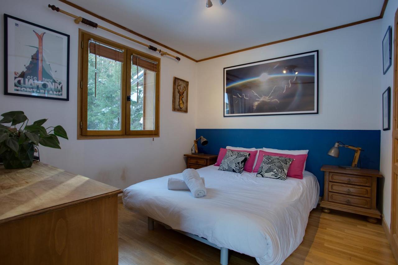 Large Chalet, Sleeps 12, 200m2, 5 Bedroom, 4 Bathroom, Garden, Jacuzzi, Sauna Chamonix