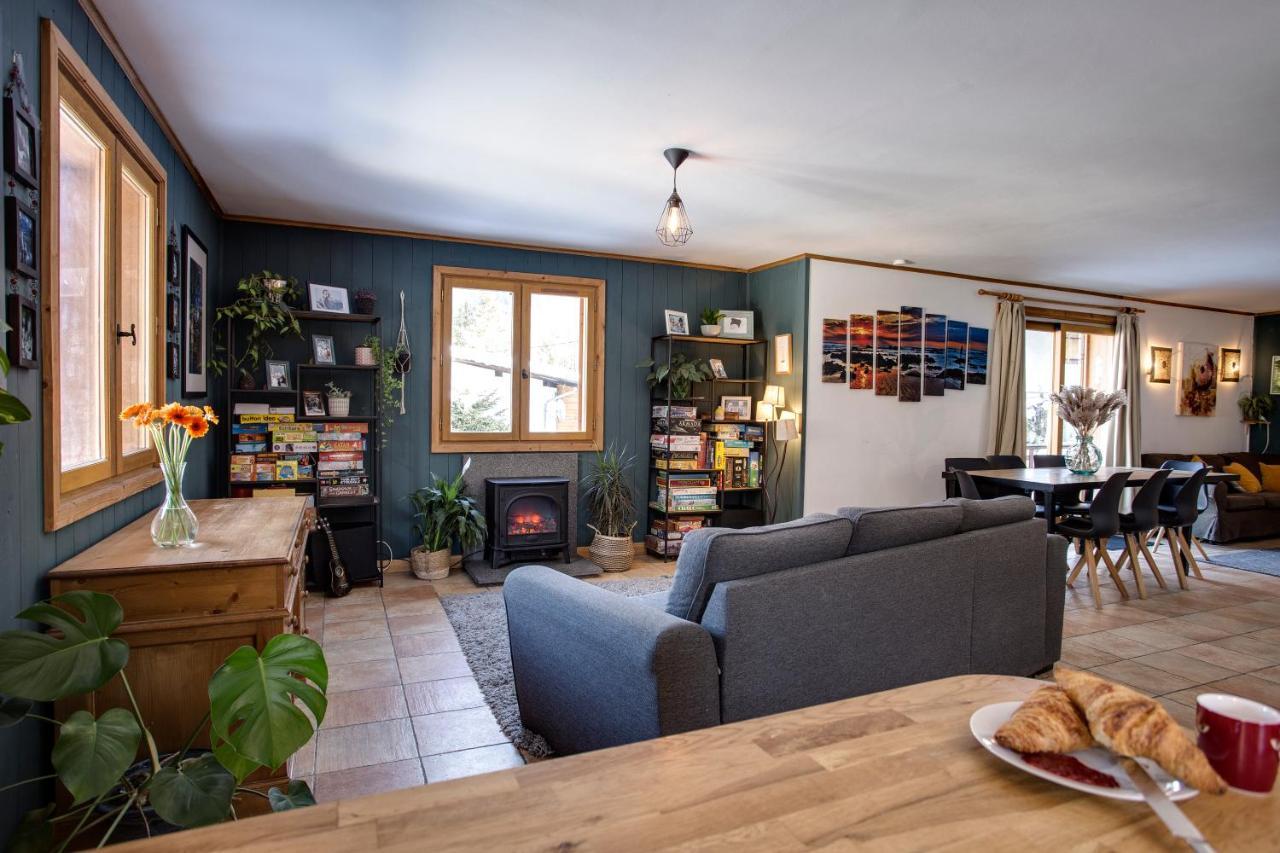 Large Chalet, Sleeps 12, 200m2, 5 Bedroom, 4 Bathroom, Garden, Jacuzzi, Sauna Chamonix