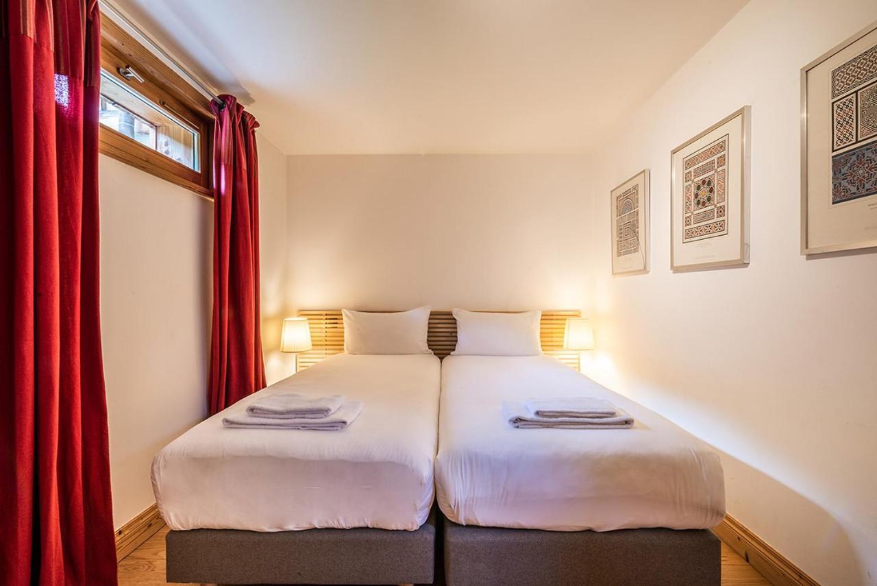 Eden Hotel, And Les Praz Hotel