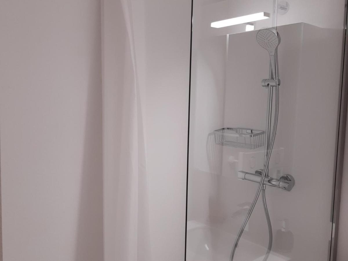 Spacieux T2 Avec Wifi, Parking Inclus, Proche Centre - Fr-1-517-63 *