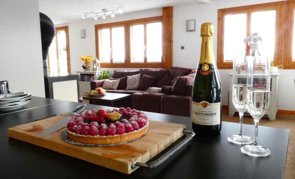Falcon With Hot Tub - In A Great Location! Chalet