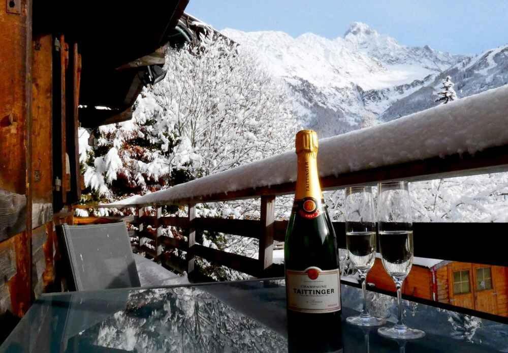 Falcon With Hot Tub - In A Great Location! Chalet
