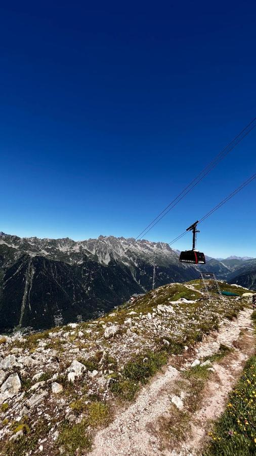 Le Nid De L'aiguille - Au Pied De L'aiguille Du Midi Chamonix