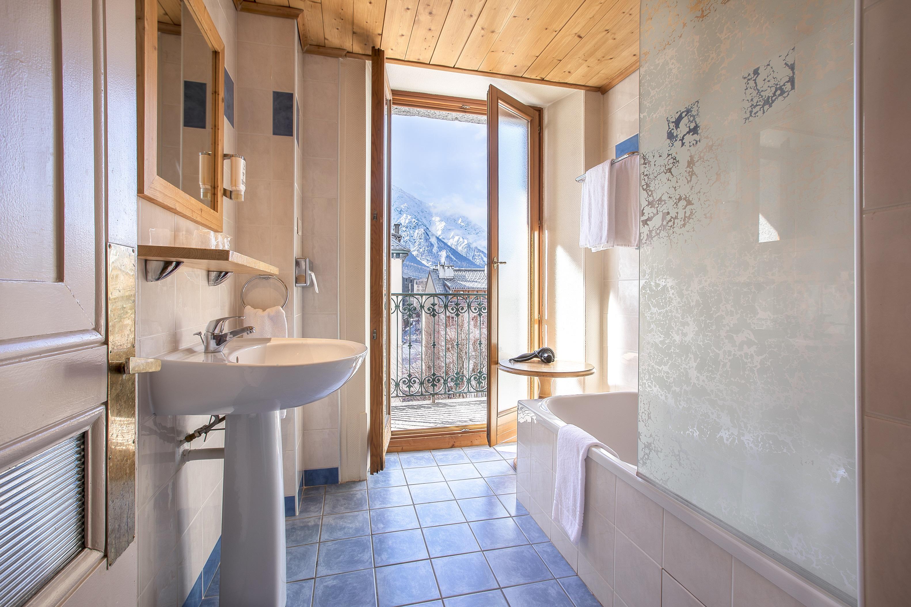 Hotel La Croix Blanche 2*