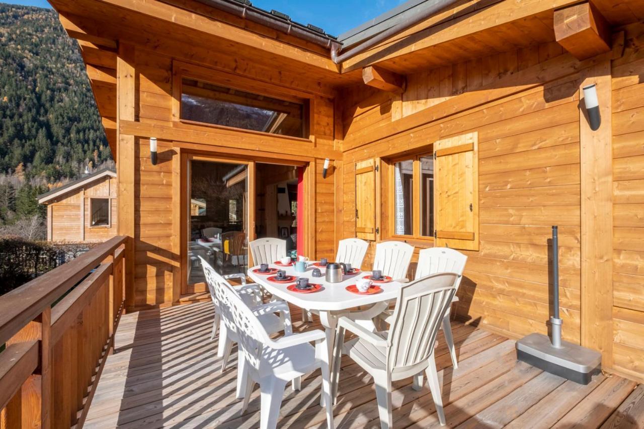 Family With Balcony In Chalet
