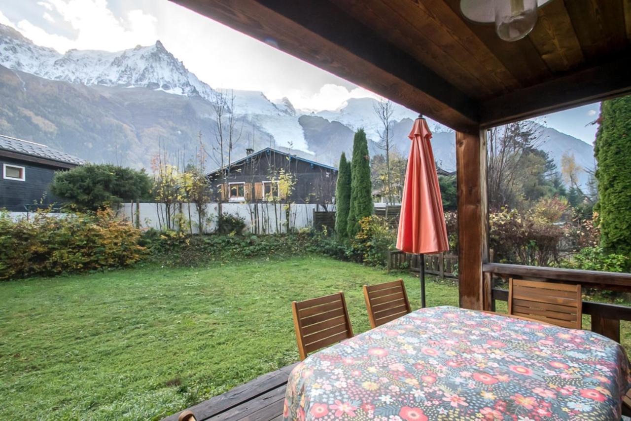 Family With Terrace And Garden In *