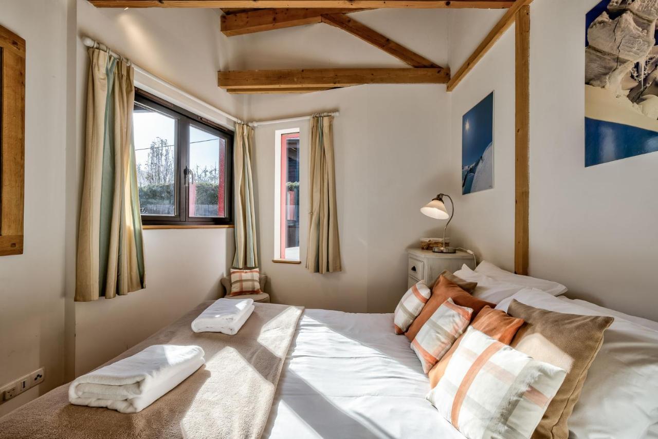 Chalet Alpins Alpes Travel Mont Blanc Views Sleeps 6-8 Chalet *
