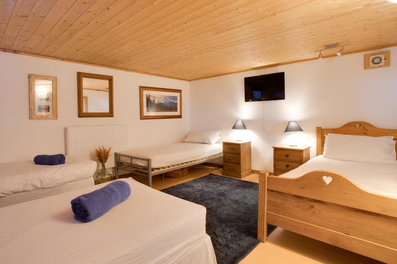 Chalet Large Chalet, Sleeps 12, 200m2, 5 Bedroom, 4 Bathroom, Garden, Jacuzzi, Sauna Chamonix