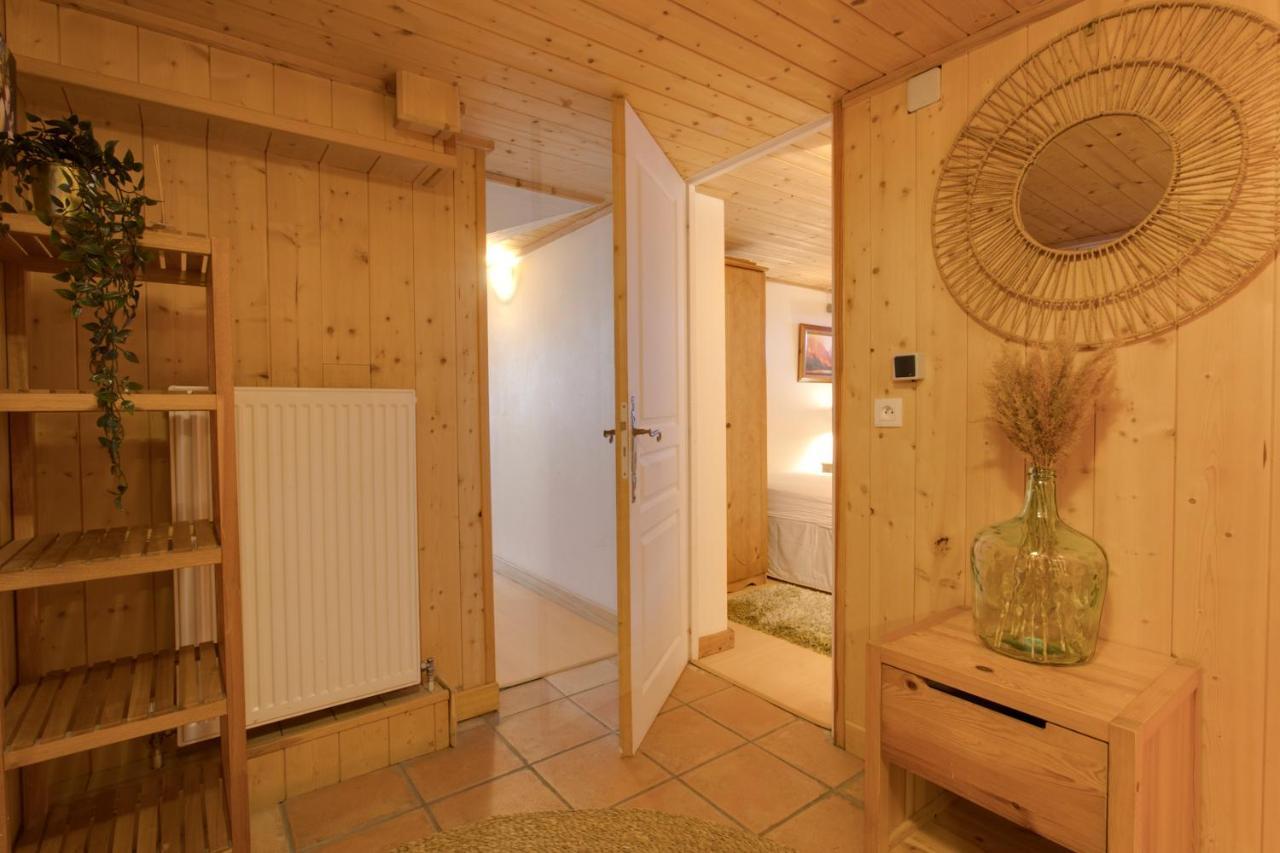 Large Chalet, Sleeps 12, 200m2, 5 Bedroom, 4 Bathroom, Garden, Jacuzzi, Sauna
