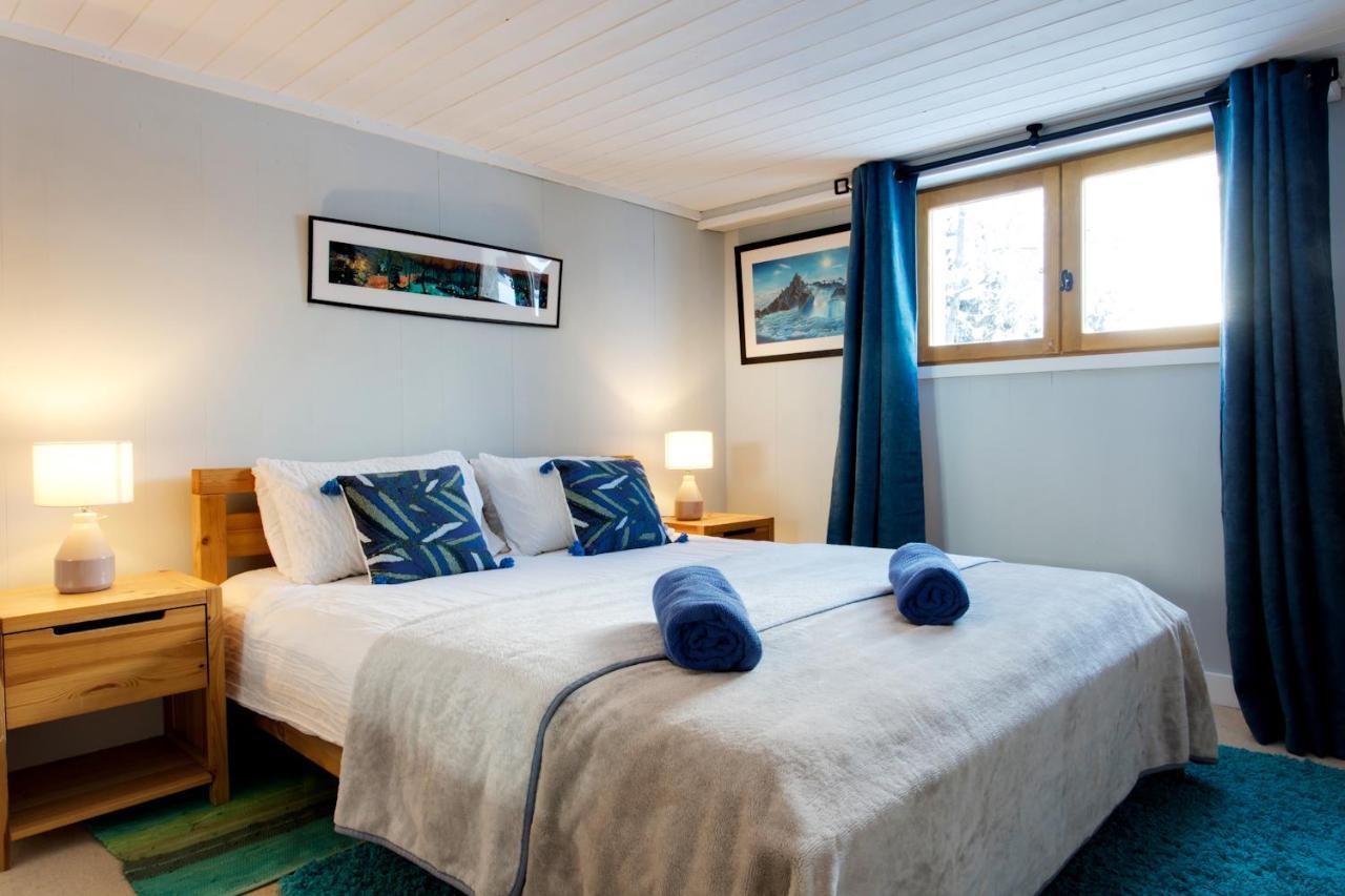 Large Chalet, Sleeps 12, 200m2, 5 Bedroom, 4 Bathroom, Garden, Jacuzzi, Sauna Chamonix