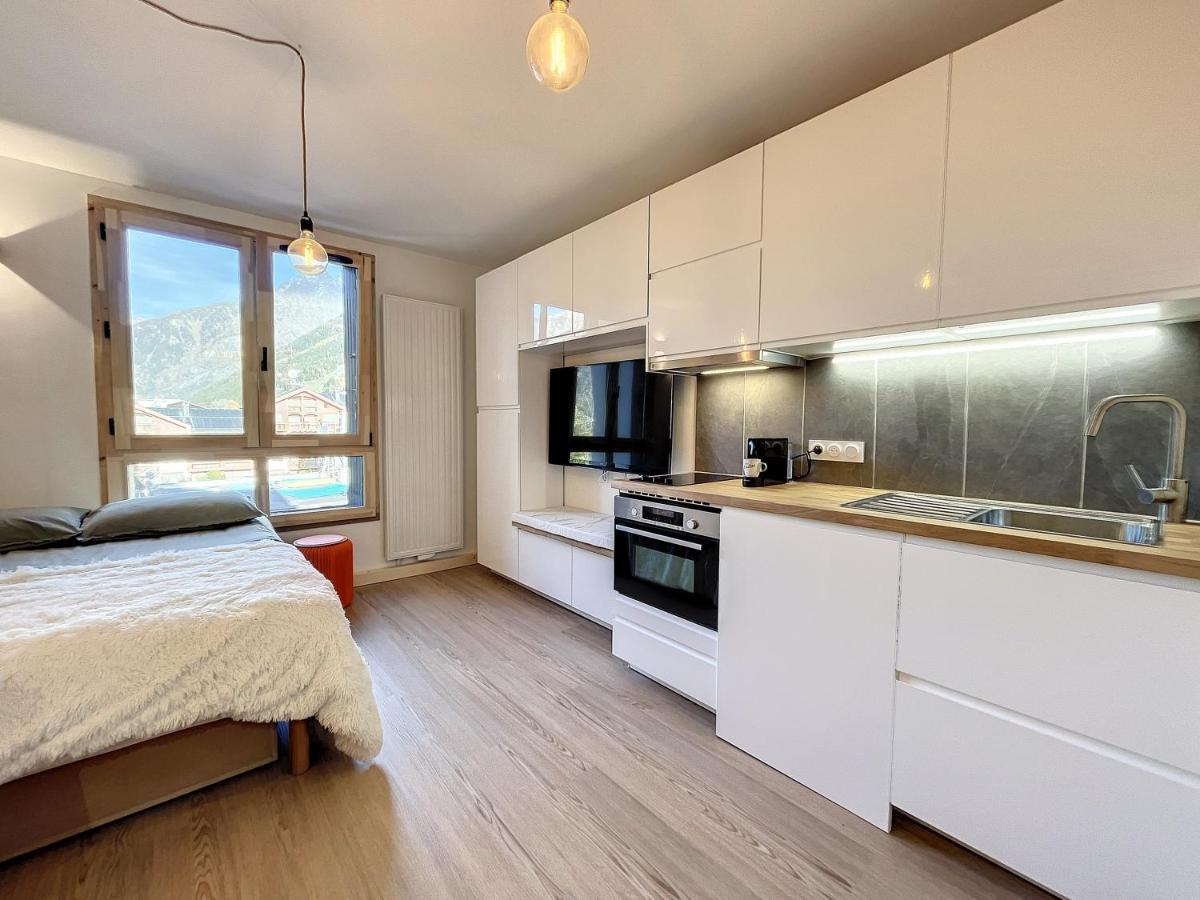Appartement Superbe Refait A Neuf Et Equipe Avec Parking *