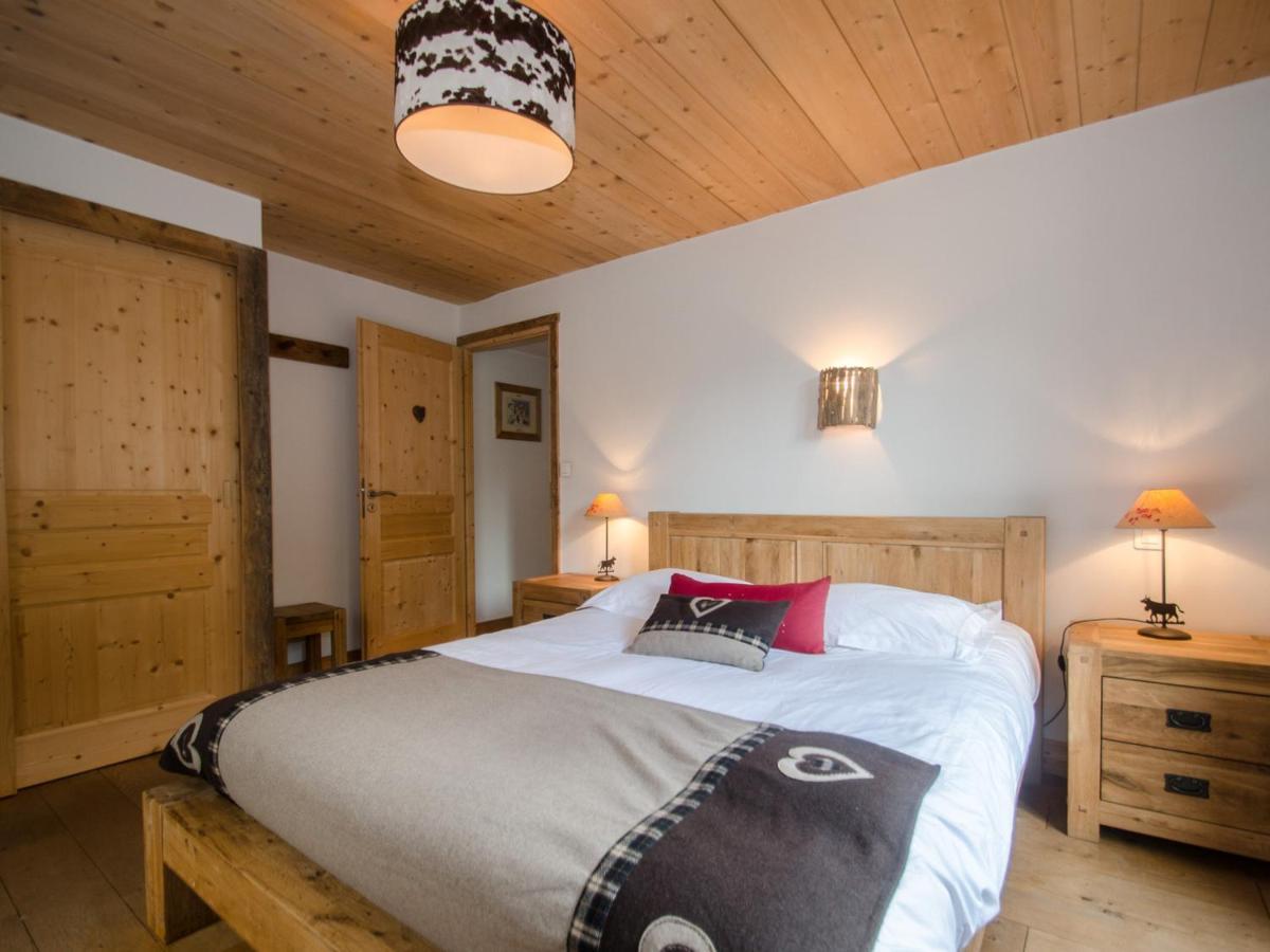 Apartment Superbe 3 Etoiles A Chamonix, 2 Chambres, Balcon, Cheminee Deco, Parking Et Wi-fi - Fr-1-343-197