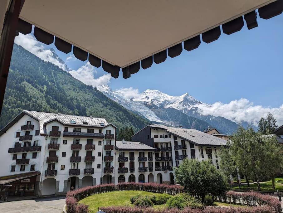 Apartment Spacious Flat With Private Parking *