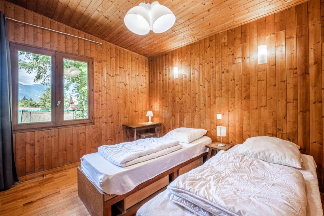 Rustic With Garden In Chalet