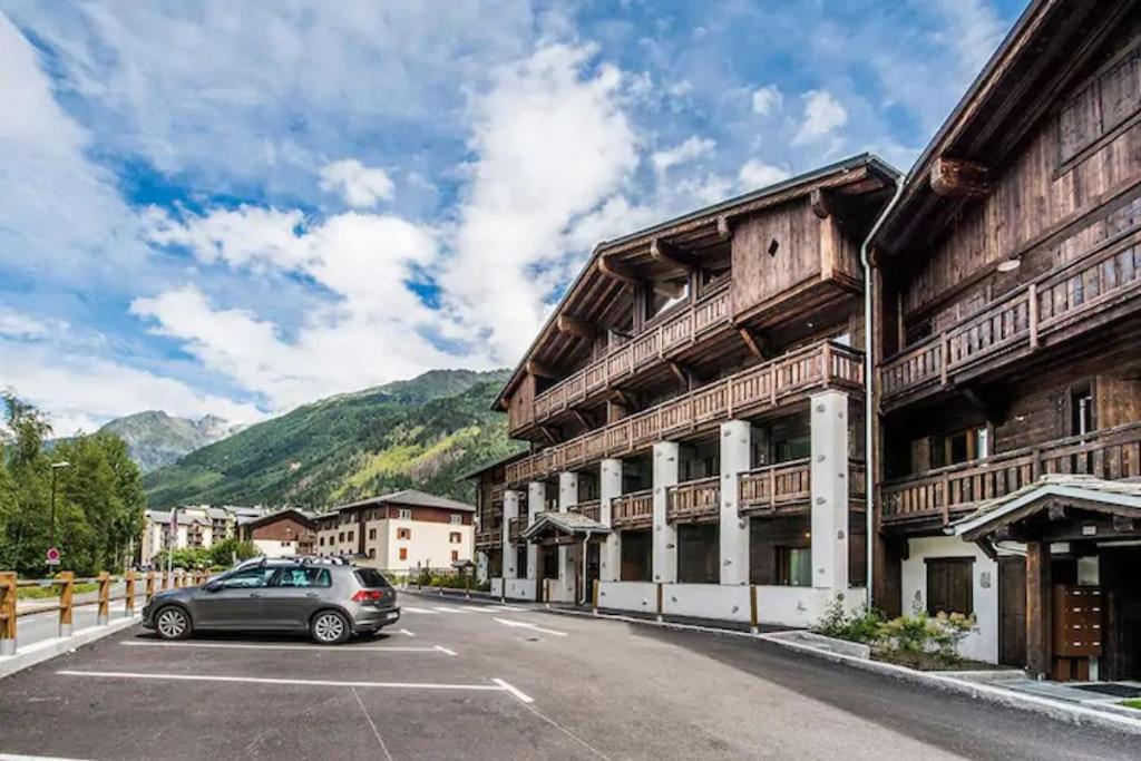 Grand Paradis B01 - Modern With Great Location Apartment *