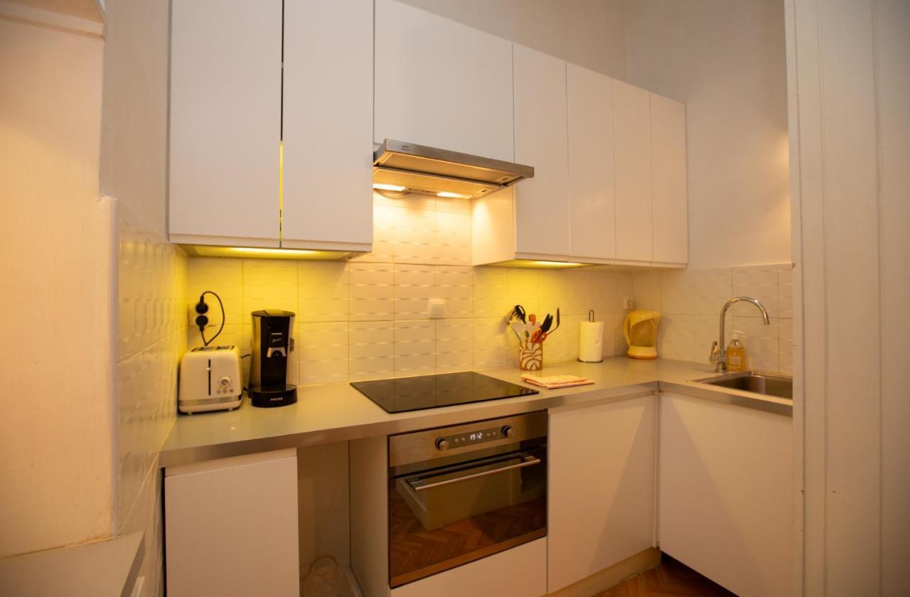 Apartment Majestic T2 Calme, Spacieux, Central, Avec Parking